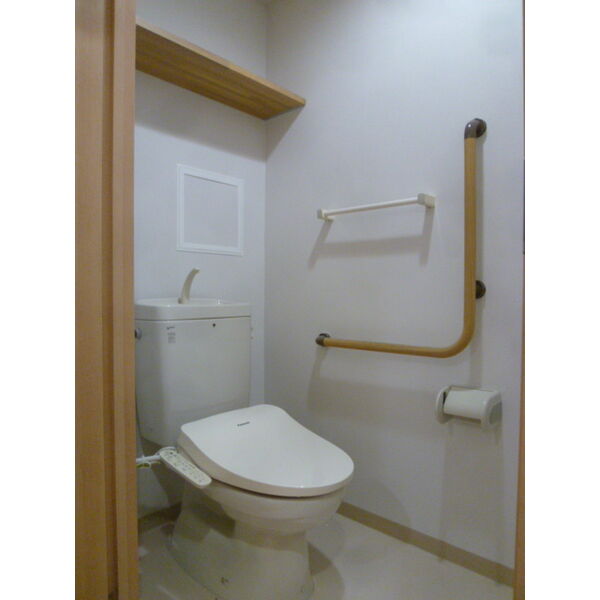 トイレ　同タイプの内観です。