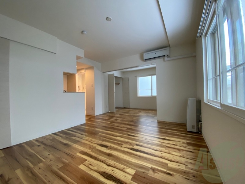 居室・リビング　広くてキレイなお部屋が広がっていて、充実した生活が送れそう。