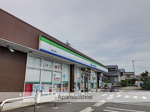 コンビニ　ファミリーマート（コンビニ）まで588m