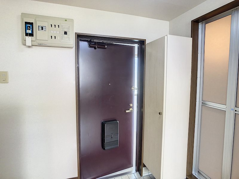 玄関　シューズボックスもあって靴が片付きそう♪