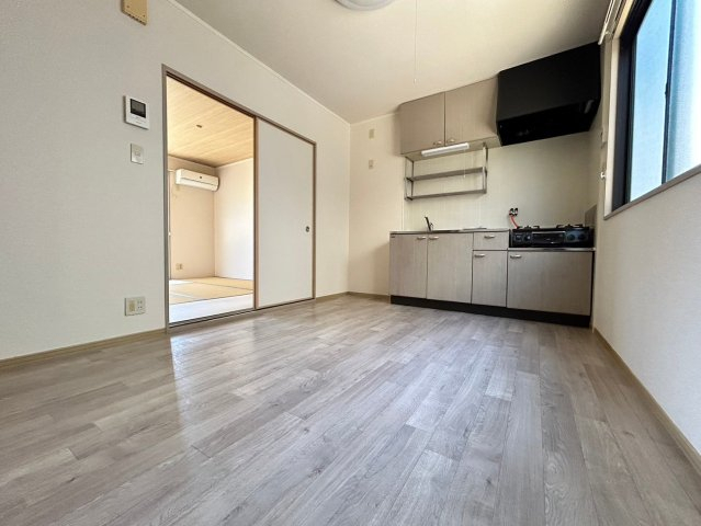 居室・リビング　別号室の画像です。ご参考下さい