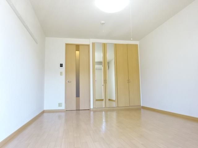 居室・リビング　別部屋写真使用