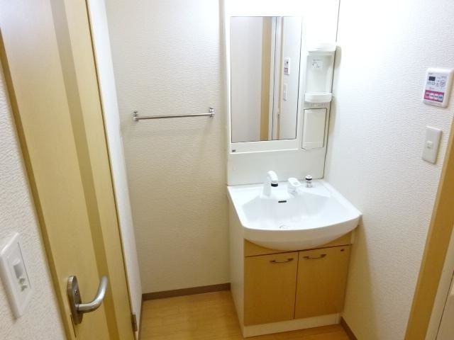 洗面設備　別部屋写真使用