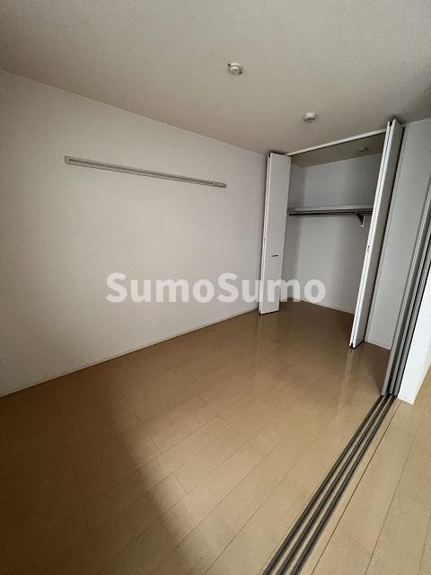 その他部屋・スペース　広くて明るい寝室