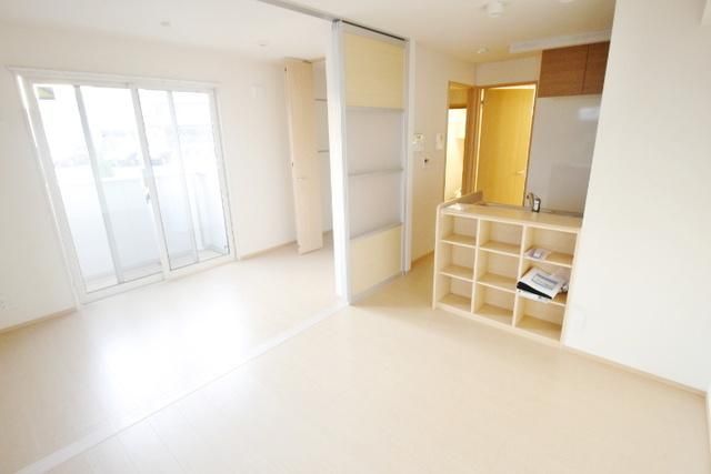 居室・リビング　広々としたリビング