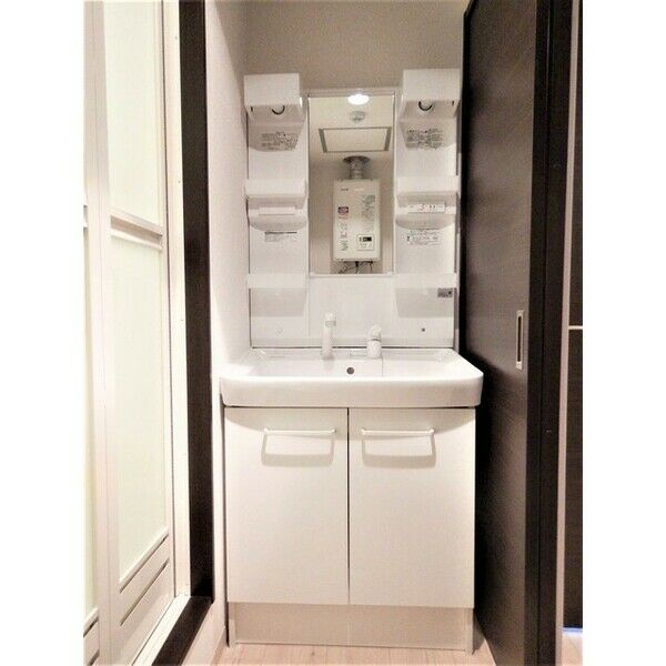 洗面設備　シャワードレッサー付きです！