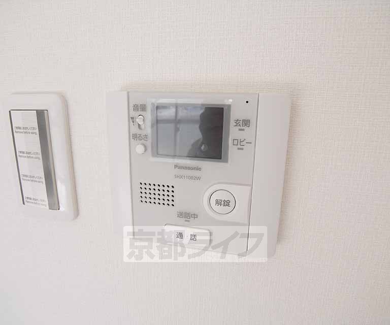 セキュリティ　インターホンはモニター付き。