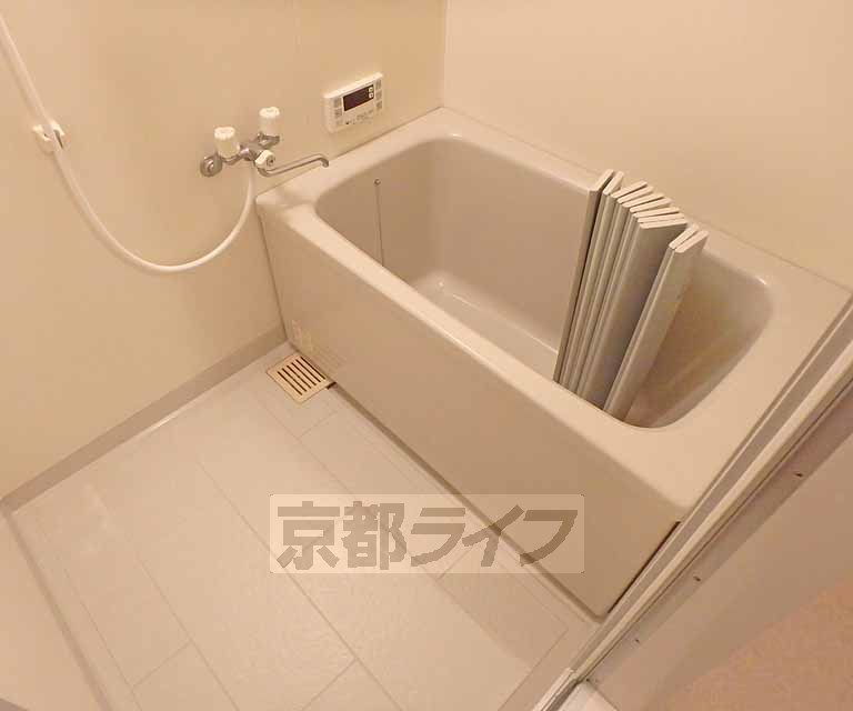 バス・シャワールーム　スッキリとした浴室です。