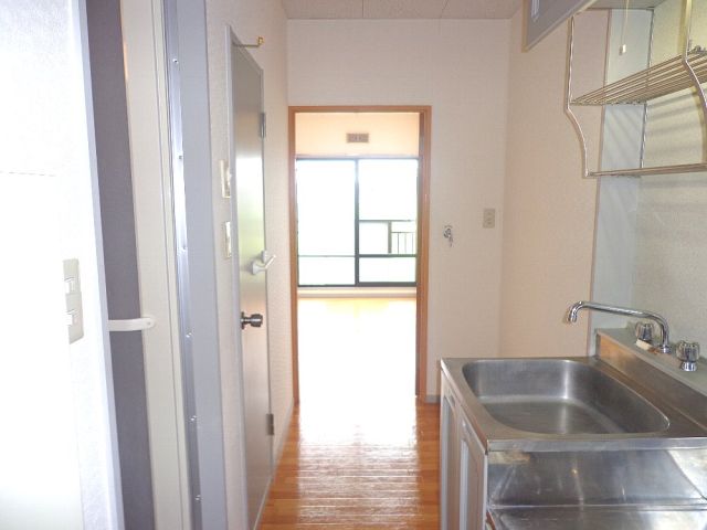 玄関　玄関から見た感じです。