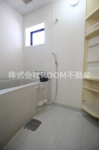 バス・シャワールーム　落ち着いた空間のお風呂です