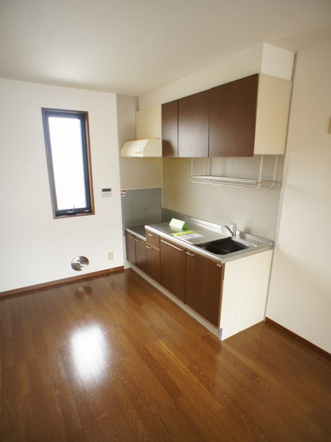 キッチン　便利な吊戸棚が付いています♪