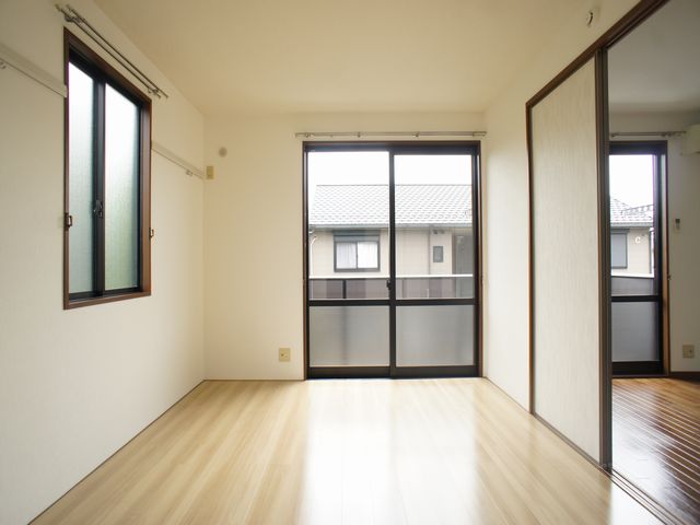 居室・リビング　快適に過ごせるエアコンが付いています♪