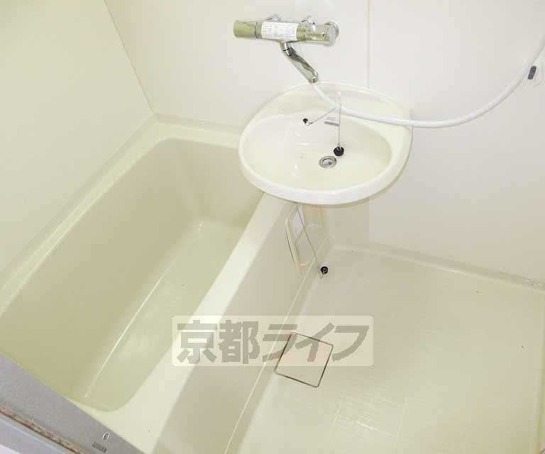 バス・シャワールーム　広さ充分！綺麗なバスルームです