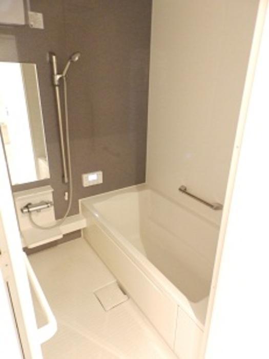 バス・シャワールーム　追い炊き給湯付き一坪風呂