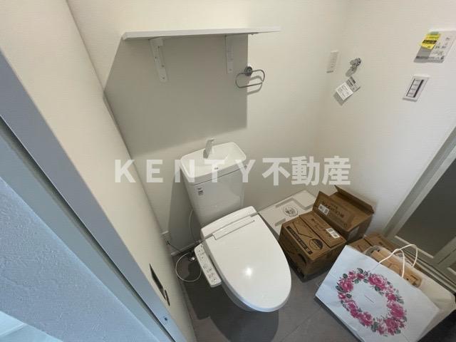 トイレ　落ち着いた色調のトイレです