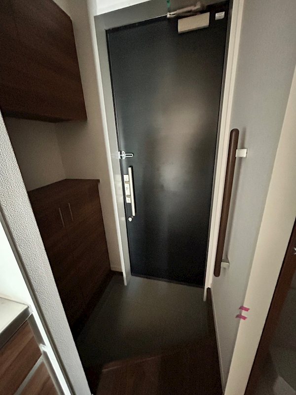 玄関　106号室
