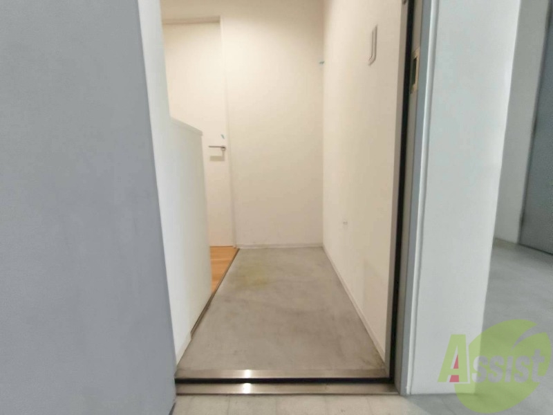 玄関　玄関の様子です。明るい印象ですね。気分もあがりそう。