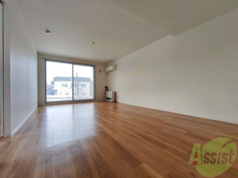 居室・リビング　広くてキレイなお部屋が広がっていて、充実した生活が送れそう。