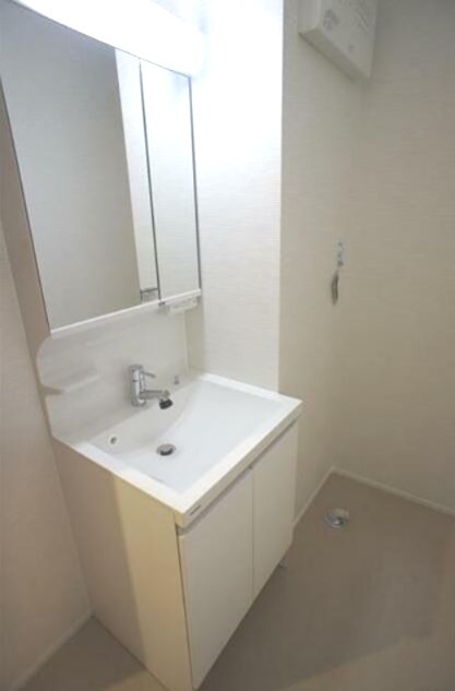 洗面設備　同仕様写真含む