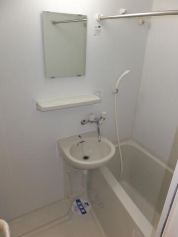 バス・シャワールーム　※別部屋参考写真
