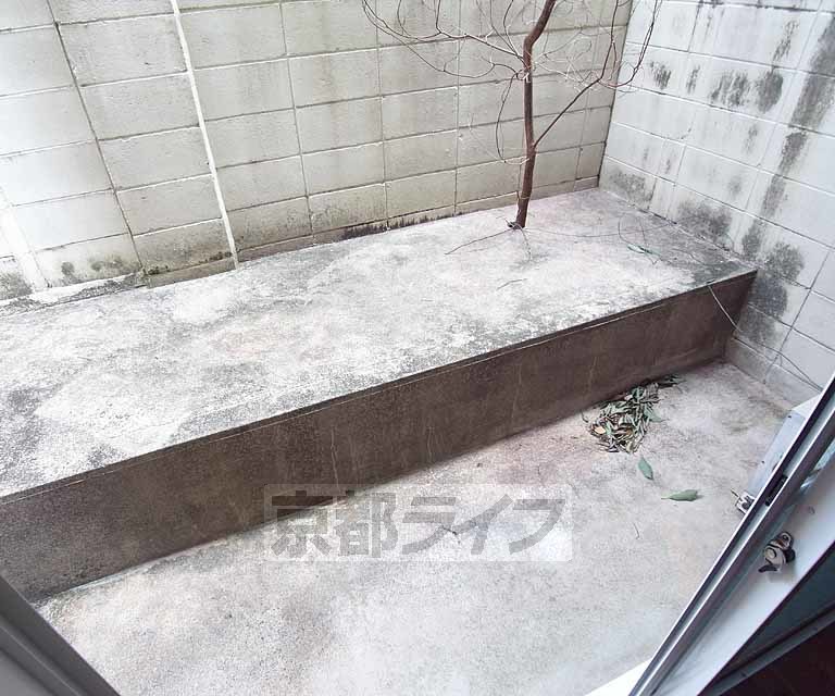 バルコニー　１階は少し広めのテラスです。