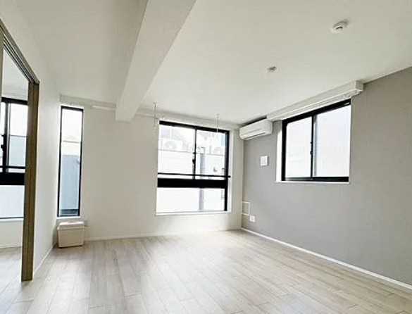 居室・リビング　☆明るい洋室☆