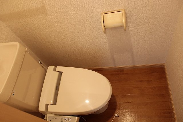 トイレ　温水洗浄便座