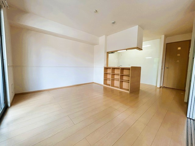 居室・リビング　※他号室の写真です。