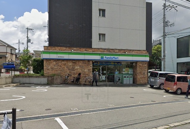 コンビニ　ファミリーマート　豊中西緑丘（コンビニ）まで284m