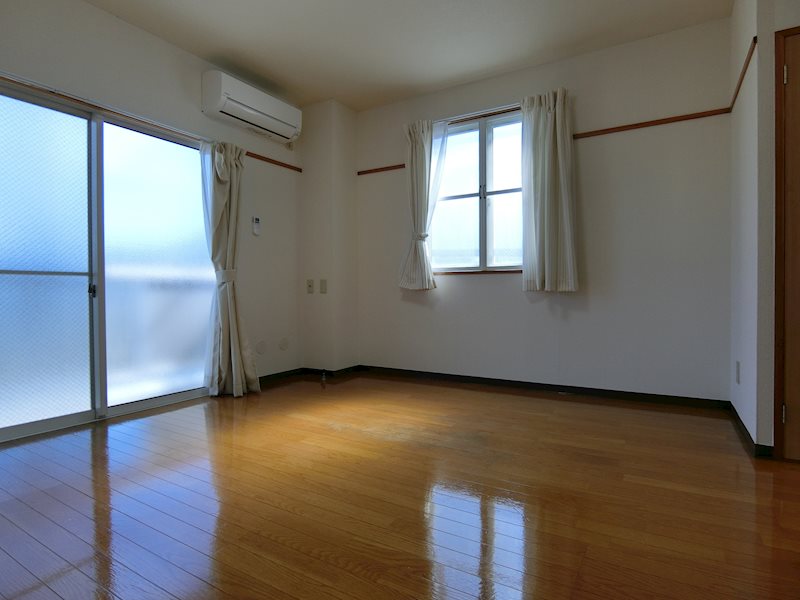その他部屋・スペース　カーテン付き。エアコンもついています