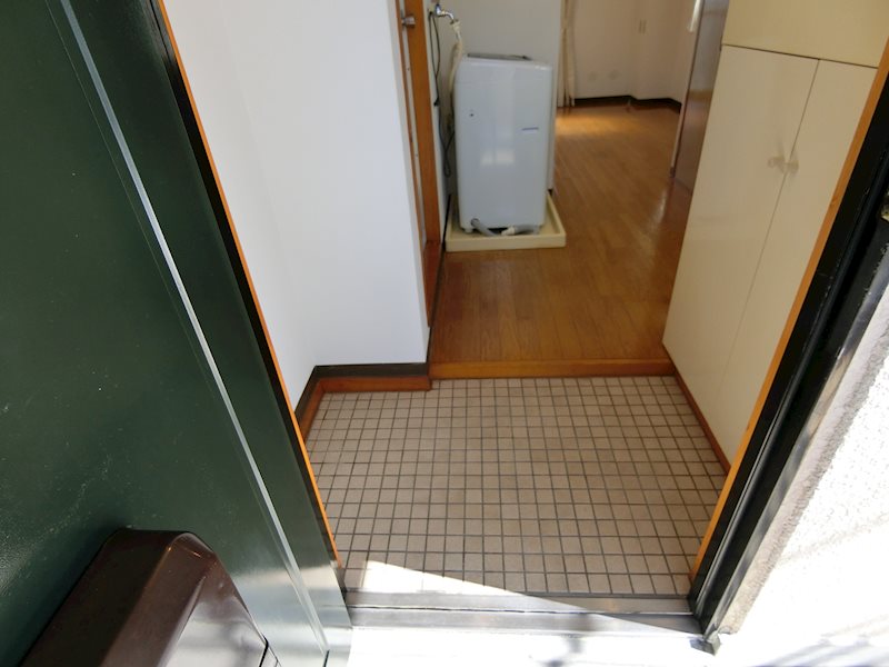 玄関　下駄箱あり。