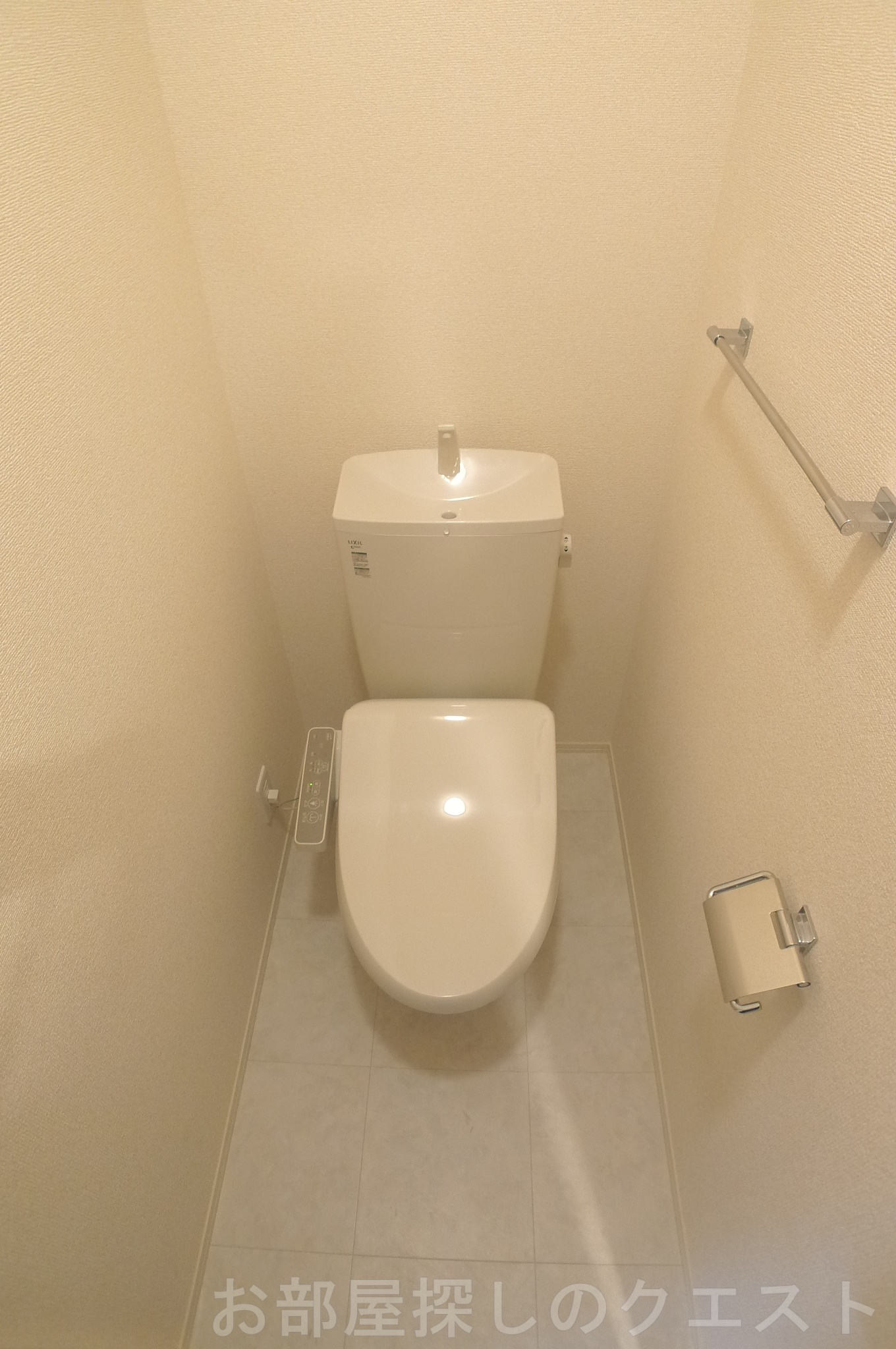 トイレ　（写真は同タイプ反転）