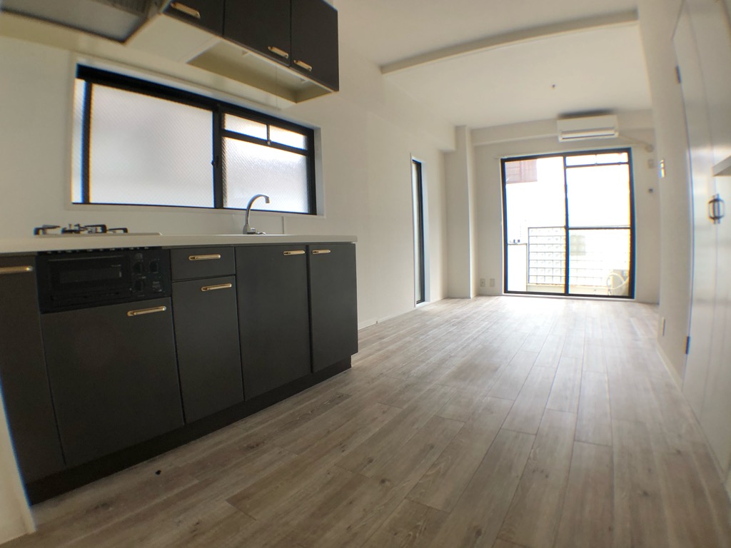 居室・リビング　床色が明るくて綺麗です♪