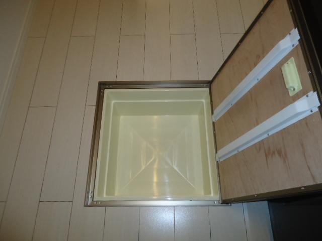 収納　床下収納