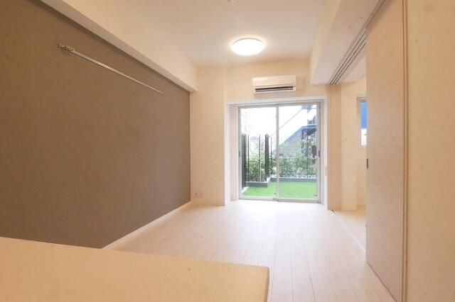 居室・リビング　こちらの居間で趣味の時間をお楽しみください