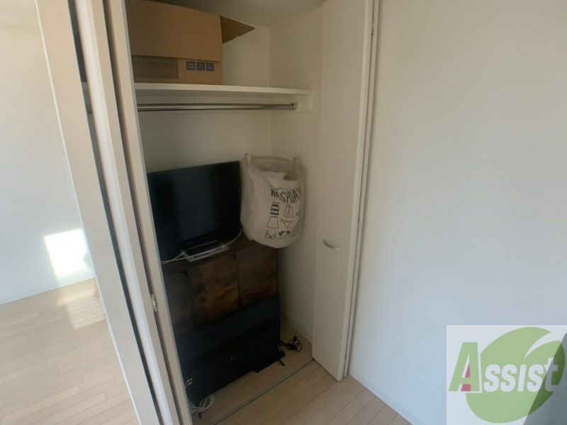 収納　クローゼットを開けてみました。お洋服が沢山しまえそう！