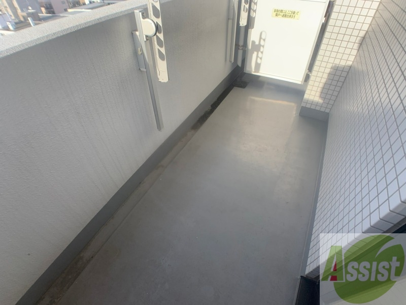 バルコニー　こちらはバルコニー。洗濯物が干せるようになっています。