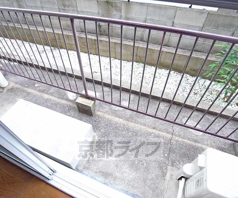 バルコニー　１階でも広めの明るいバルコニーです。