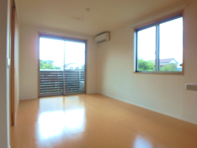 居室・リビング　１２．０帖のリビングキッチンです♪開放感がありますね♪