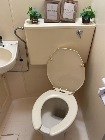 トイレ　シャワーを使って便座を常に清潔に保つことが可能