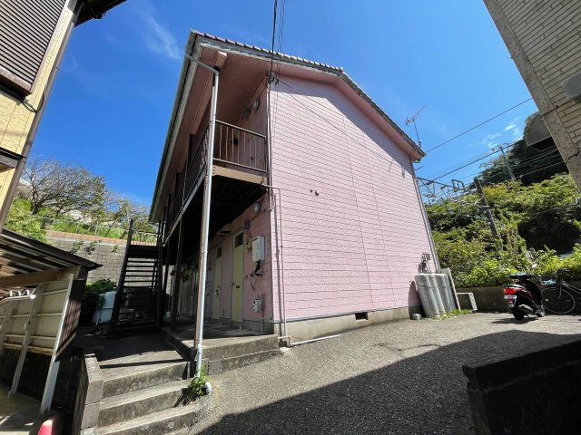 建物外観　珍しいピンクの外壁