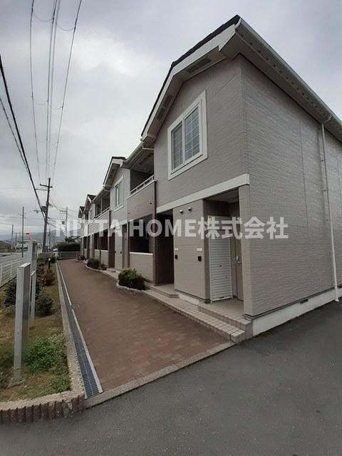 エントランス　空きのこないシンプル外観です♪