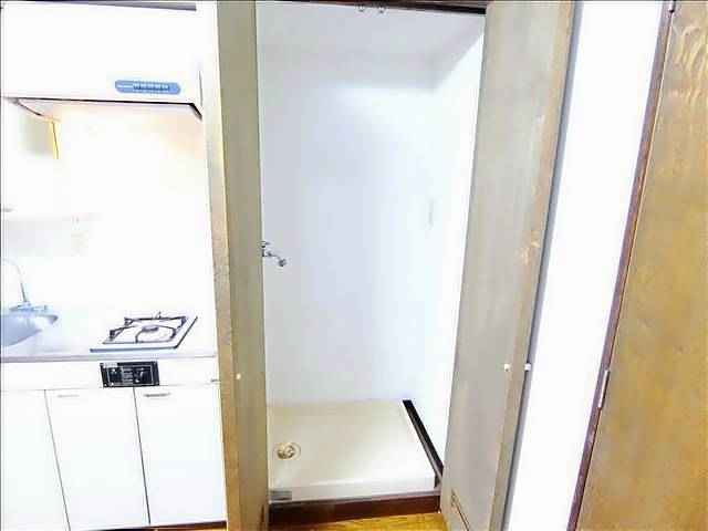 その他設備　洗濯機置き場にドアがついております。