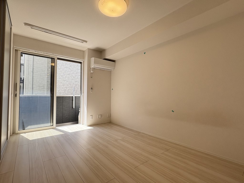 居室・リビング　南向き　１階でも陽当り良好です。エアコン完備