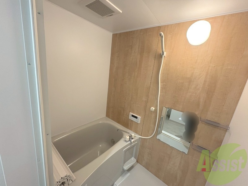 バス・シャワールーム　浴槽が広いので日々の疲れも癒されますね。