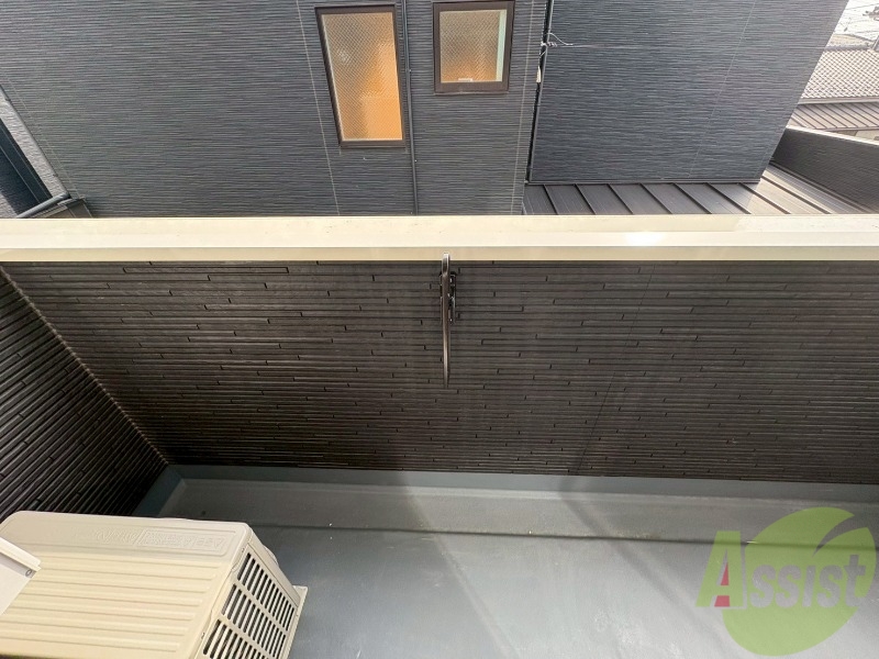 バルコニー　バルコニーに物干しがあるので洗濯物が干せます。