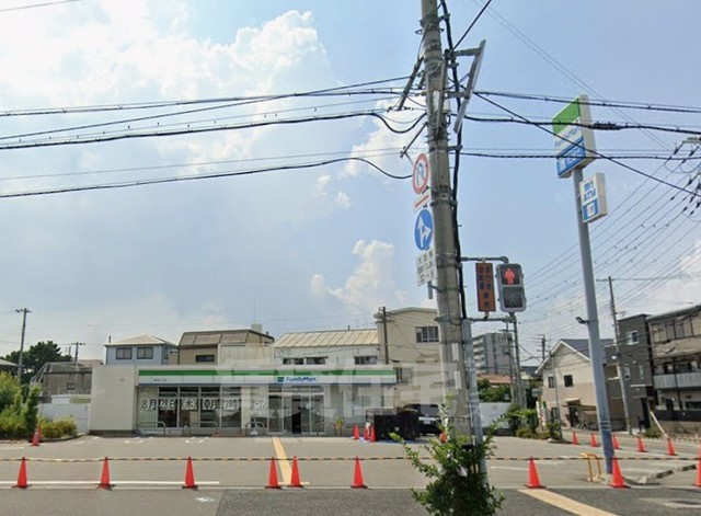 コンビニ　ファミリーマート　尾浜町三丁目（コンビニ）まで97m