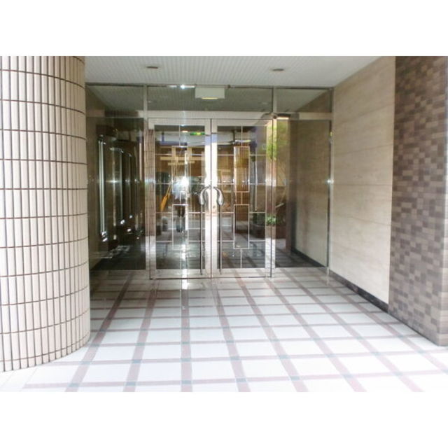エントランス　【エントランス（外）】すっきりとして綺麗なエントランスです☆