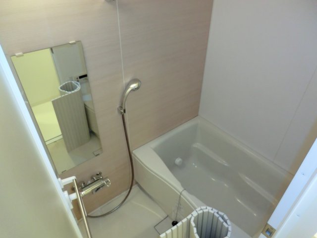 バス・シャワールーム　浴室乾燥機付きで便利です！