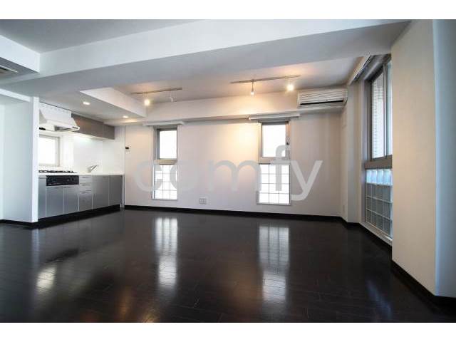 居室・リビング　開放感のある洋室